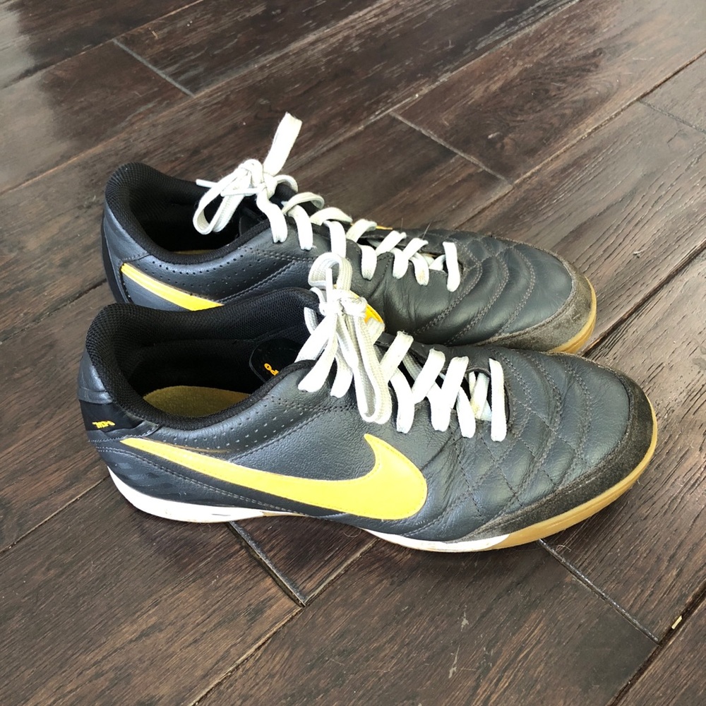 Nike tempo men’s size 9.5